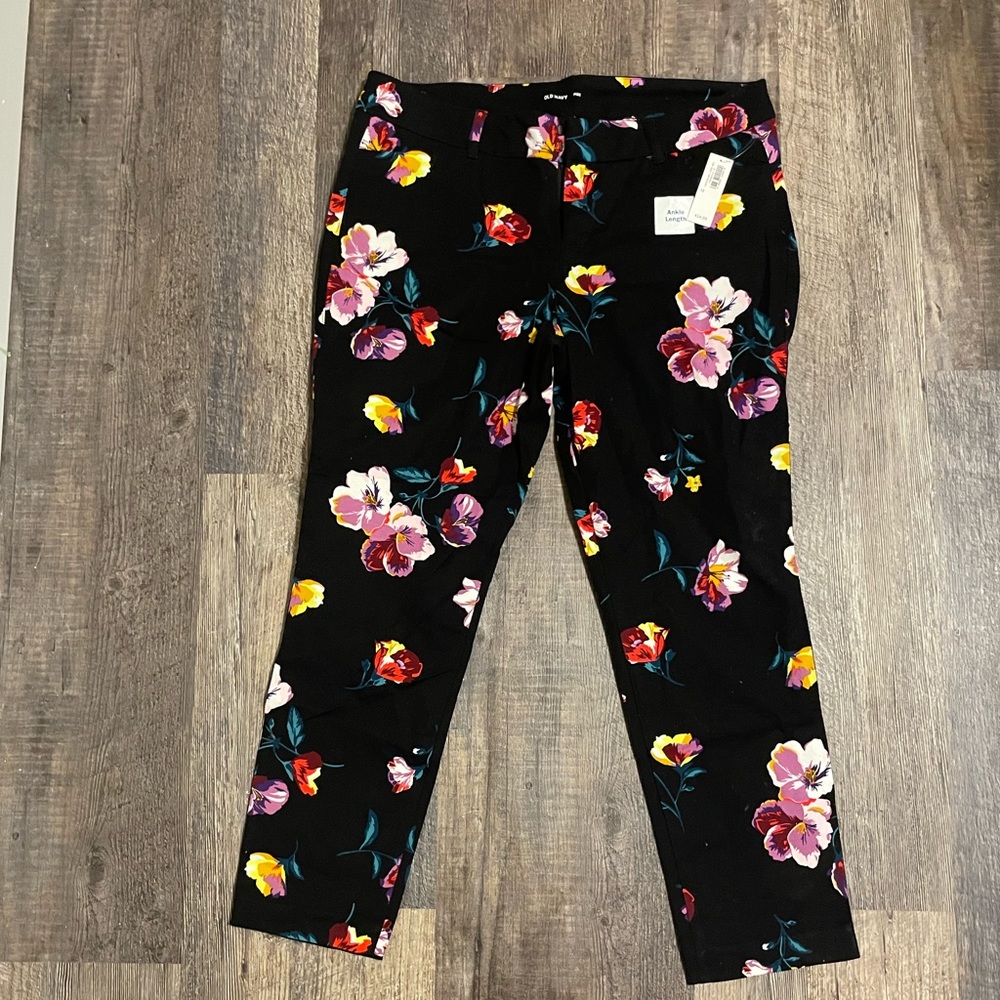 Women’s floral jeans from old navy size 12 never worn!